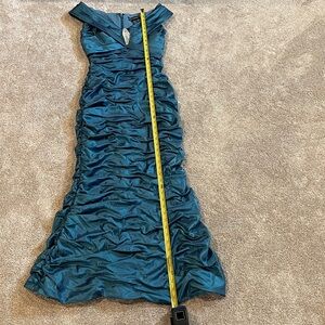 Cachet evening gown size 2 petite see photos for measurements beautiful teal